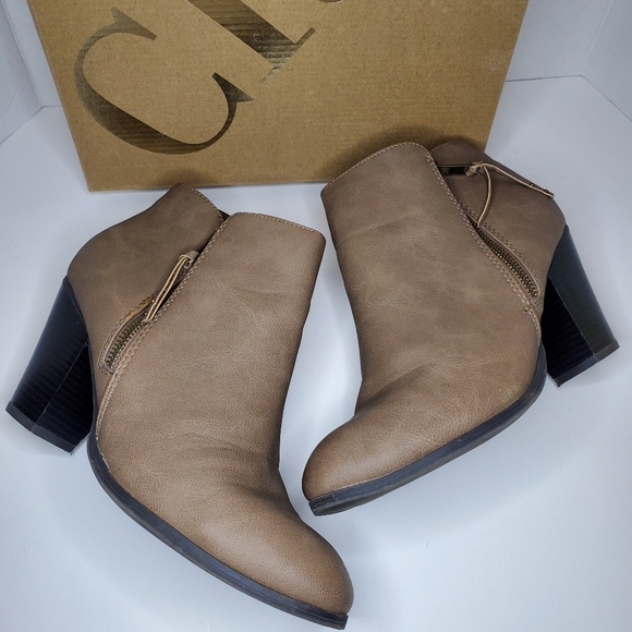 Low Boots Charlotte Russe Keira color Taupe Size: 10 - Picture 1 of 10